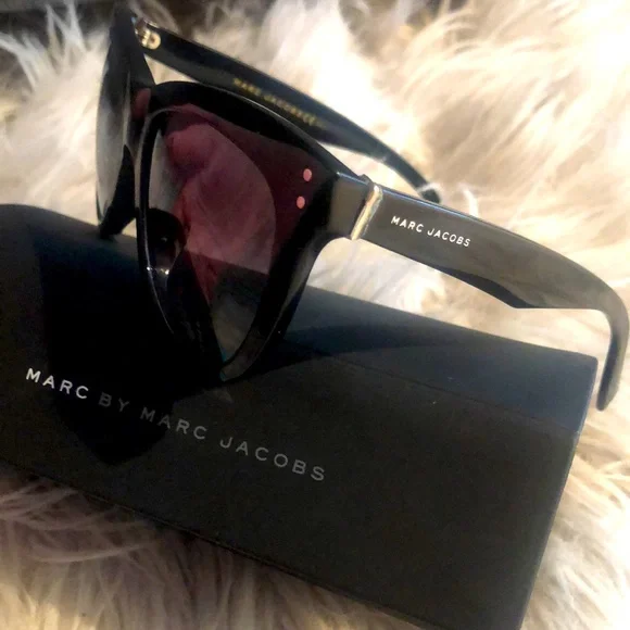 Marc Jacobs Black Cat-Eye Sunglasses Marc 118/S MARC JACOBS Sunglasses MARC 118/S C. 0807 Black FRAMES ONLY  main image 3